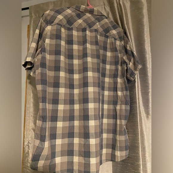 L.L. Bean button up short sleeve shirt. Sz mens L Reg. Fast shipping. - Picture 4 of 4